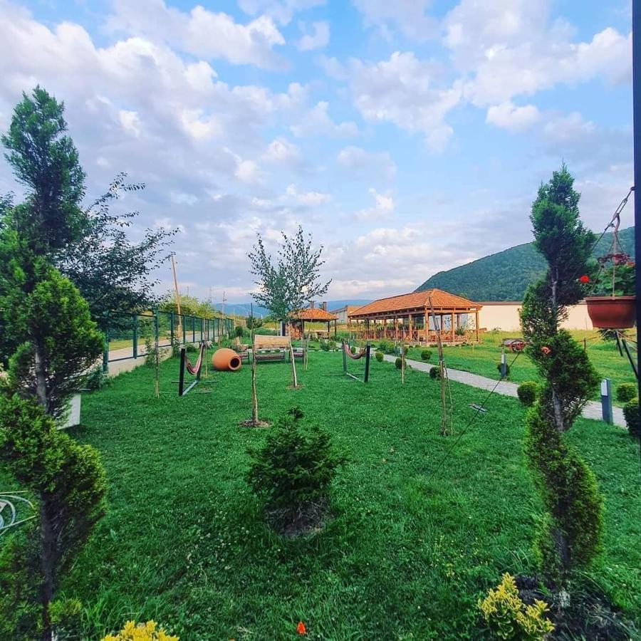 Hotel Karse Ambrolauri Zewnętrze zdjęcie