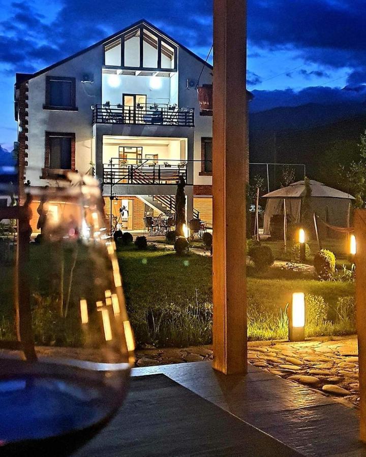 Hotel Karse Ambrolauri Zewnętrze zdjęcie