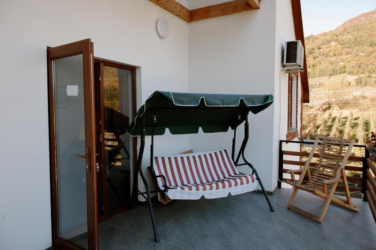 Hotel Karse Ambrolauri Zewnętrze zdjęcie